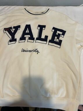H&M Yale University Cream Sweatshirt with Navy Lettering medium